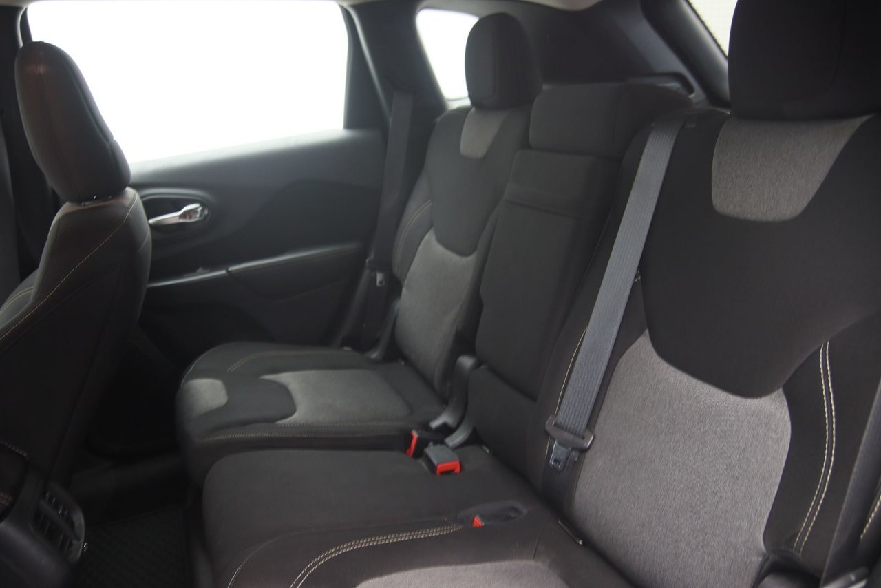 2015 Jeep Cherokee VIN 1C4PJMAS2FW729092 Grey Chicoutimi - photo #8
