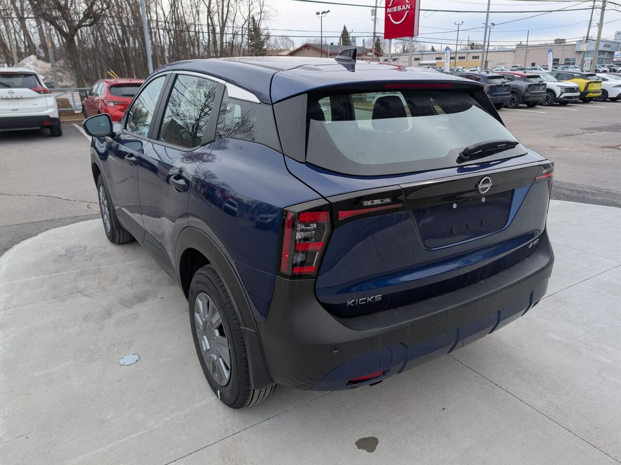 Nissan Kicks KICKS S 2026 Bleu foncé nacré Châteauguay - photo #9