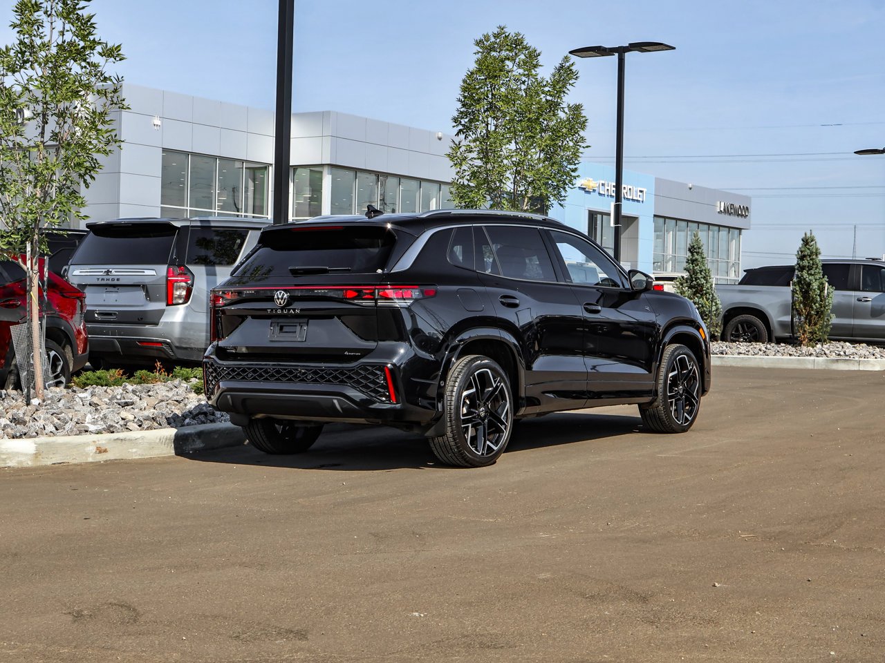 2026 Volkswagen Tiguan Highline Turbo R-Line 4MOTION Black Sherwood Park - photo #7