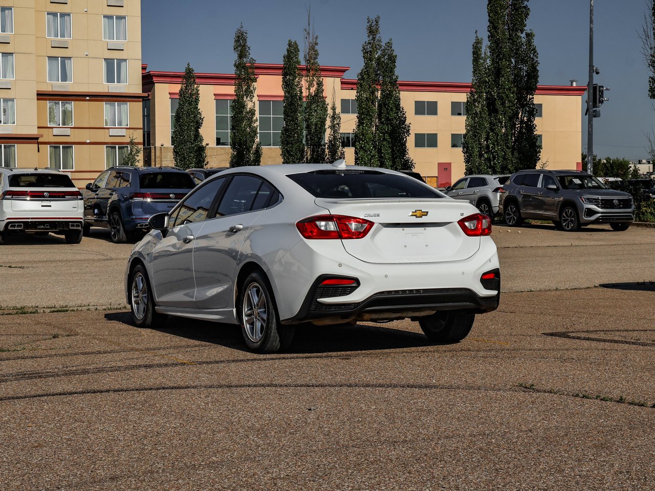 2018 Chevrolet Cruze 4dr Sdn 1.4L LT w/1SD White Sherwood Park - photo #5