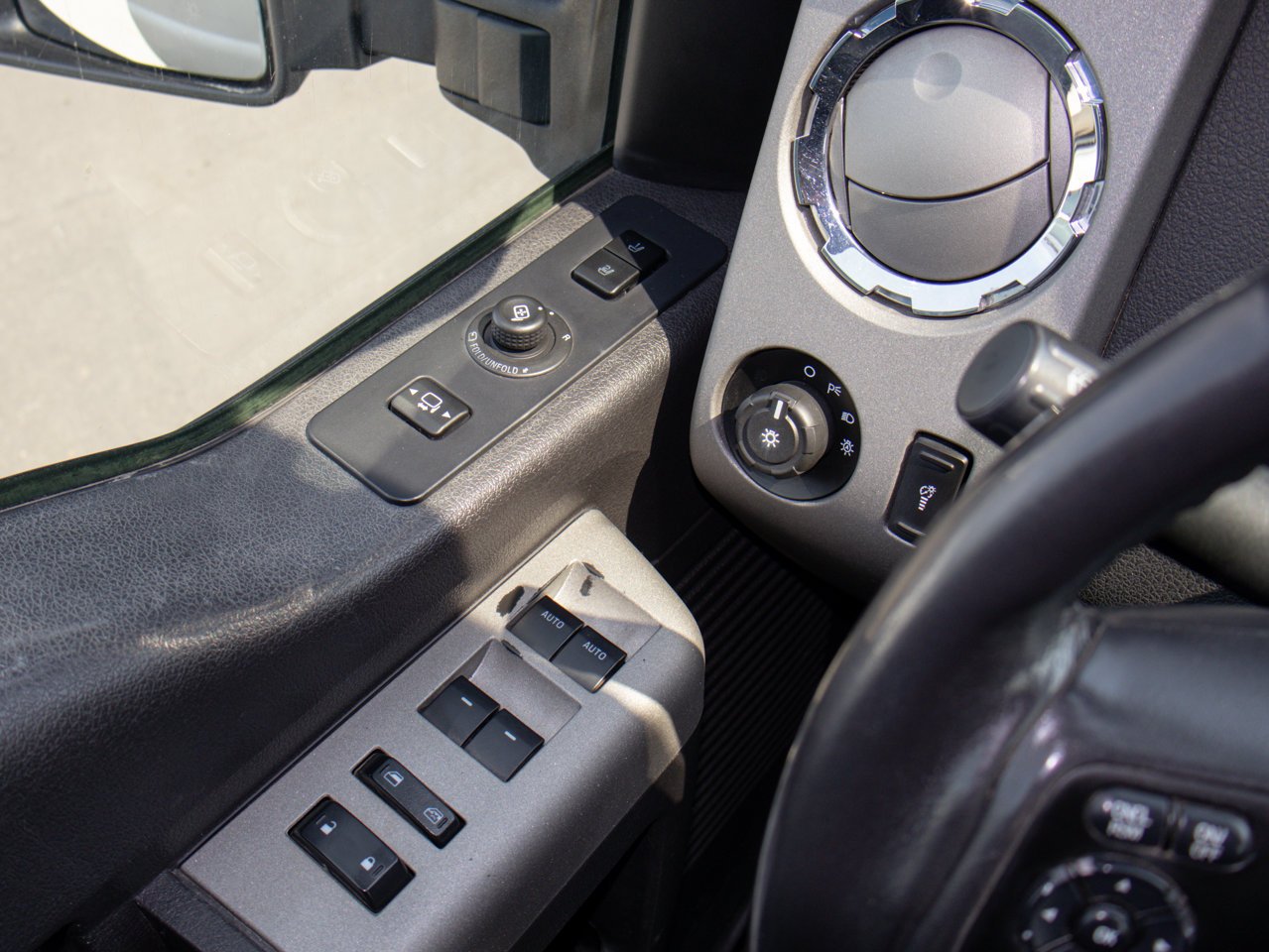 2016 Ford Super Duty F-350 SRW 4WD Crew Cab 156 Lariat White Sherwood Park - photo #19