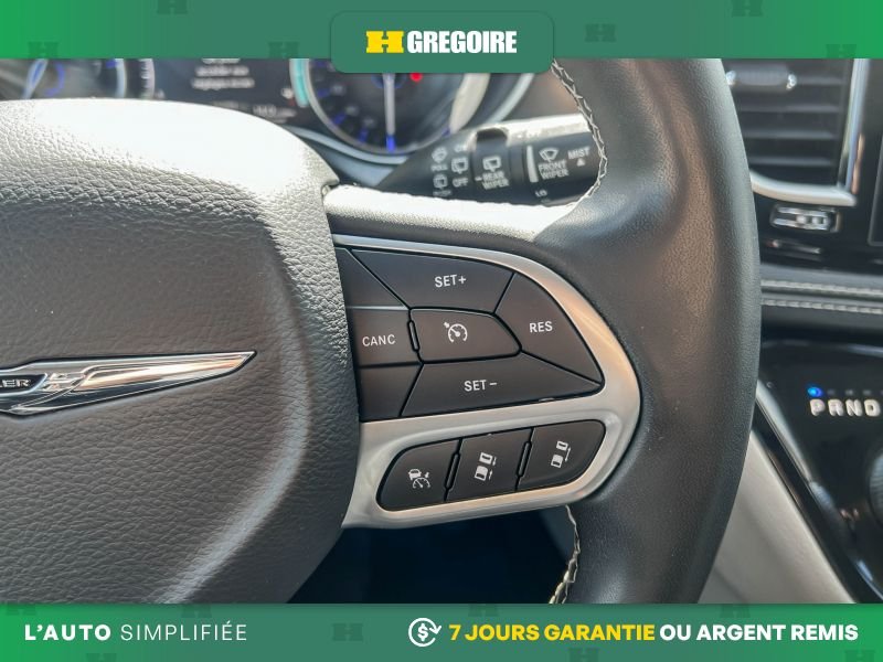 2022 Chrysler Pacifica Grey Laval - photo #19
