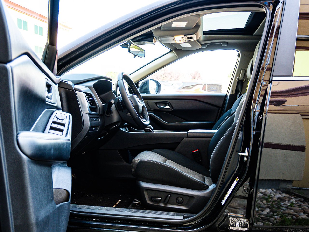 2025 Nissan Rogue AWD SV Moonroof Black Sherwood Park - photo #16