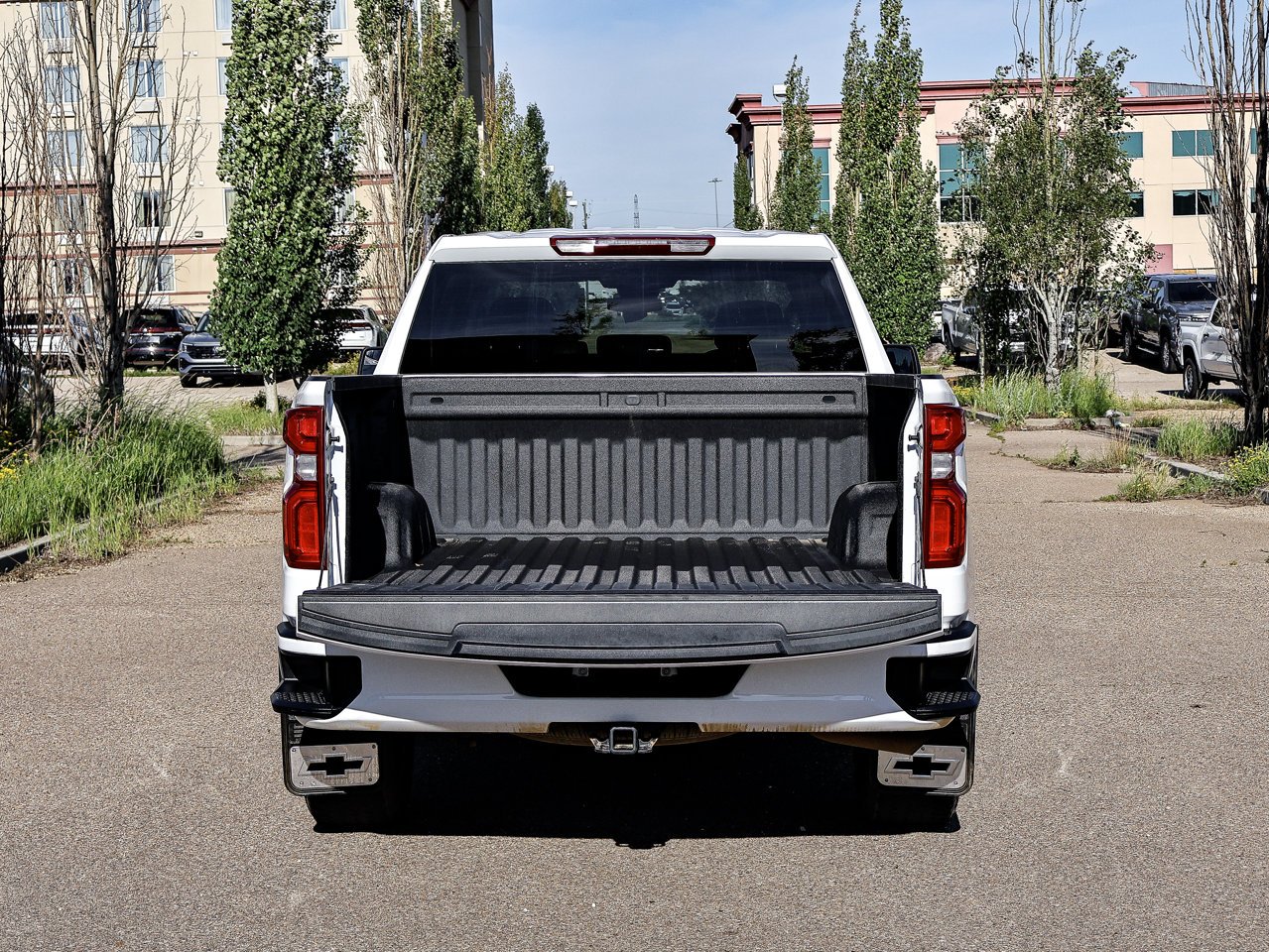 2024 Chevrolet Silverado 1500 4WD Crew Cab 147 RST White Sherwood Park - photo #14