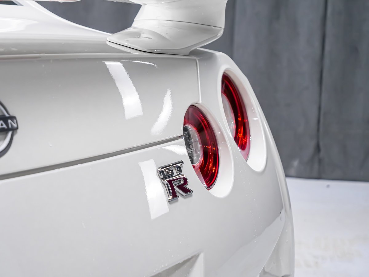2023 Nissan GT-R PREMIUM White Montreal - photo #19