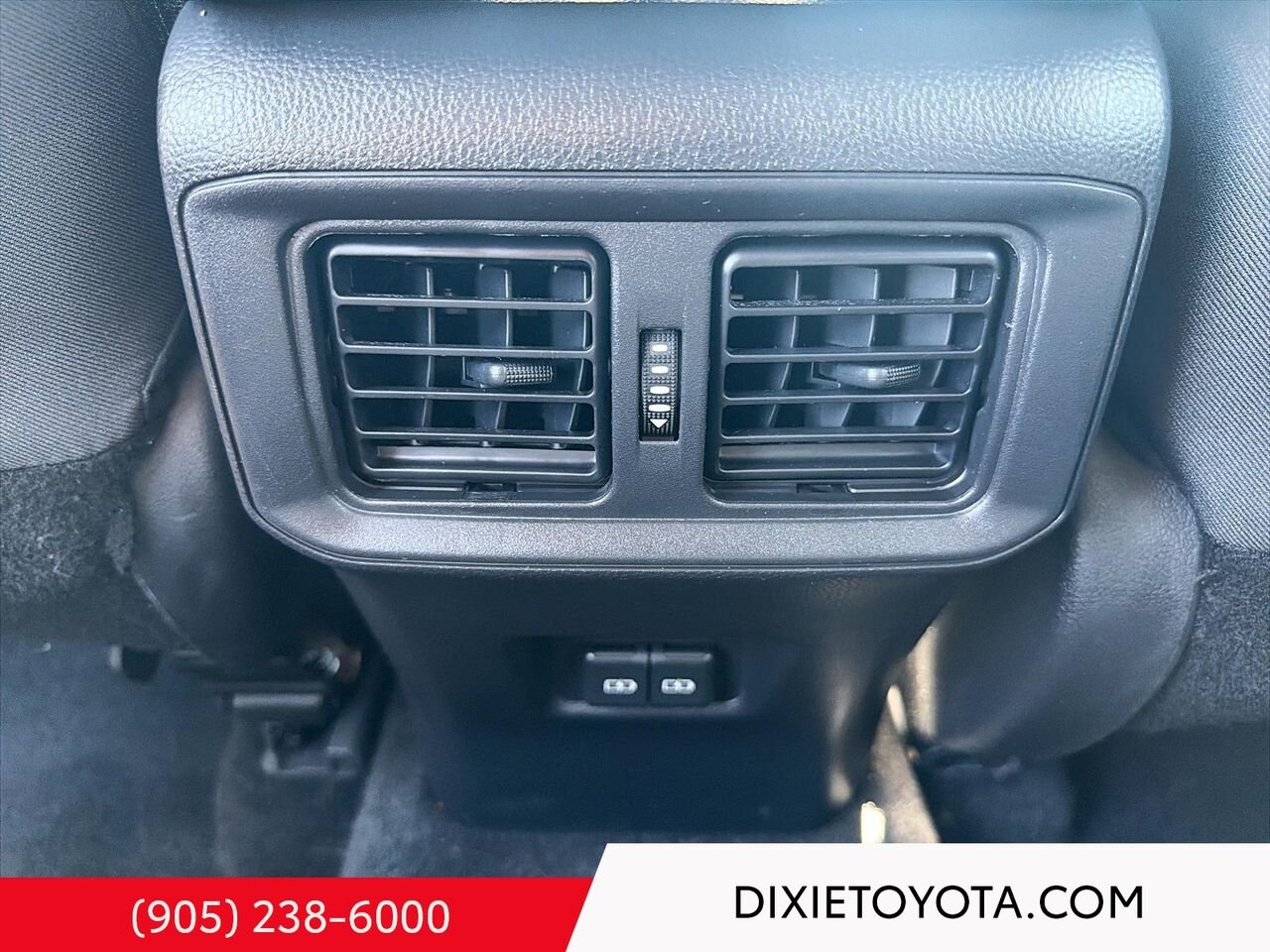 2024 Toyota RAV4 Hybrid XLE AWD / CLEAN CARFAX / HEATED SEATS / MOONROOF / ALLOY WHEELS / CARPLAY AND ANDROID AUTO Mississauga - photo #18