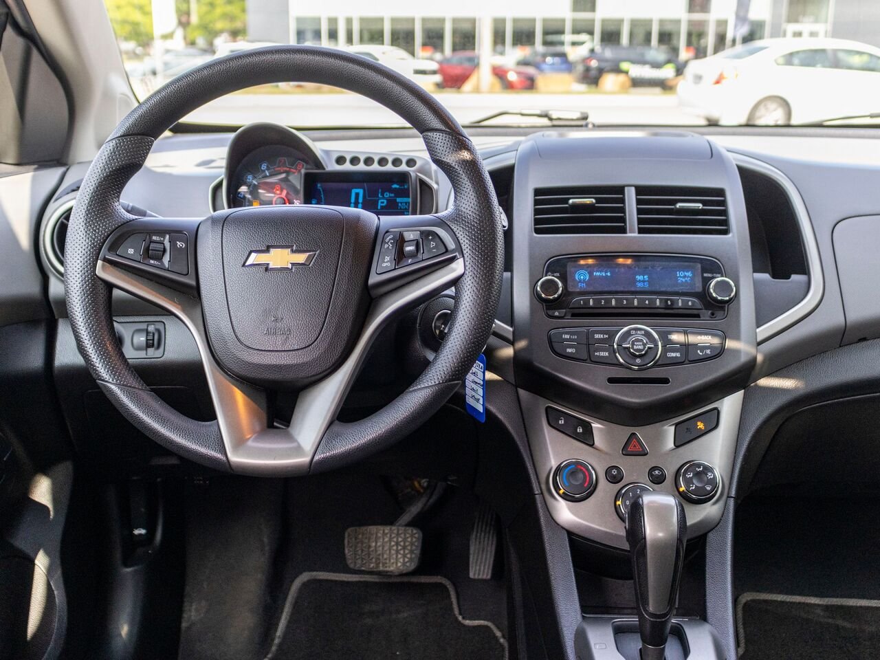 2012 Chevrolet Sonic Hayon 5 portes LT Orange Châteauguay - photo #8