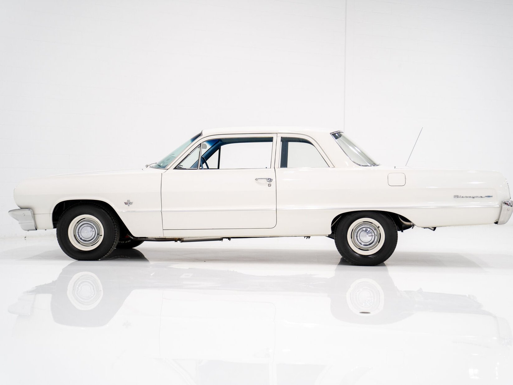 Chevrolet Biscayne Matching 409 / 425HP Transmission 4 Vitesse Complètement Entièrement restauré **PRIX EN USD** 1964 Blanc Montréal - photo #30