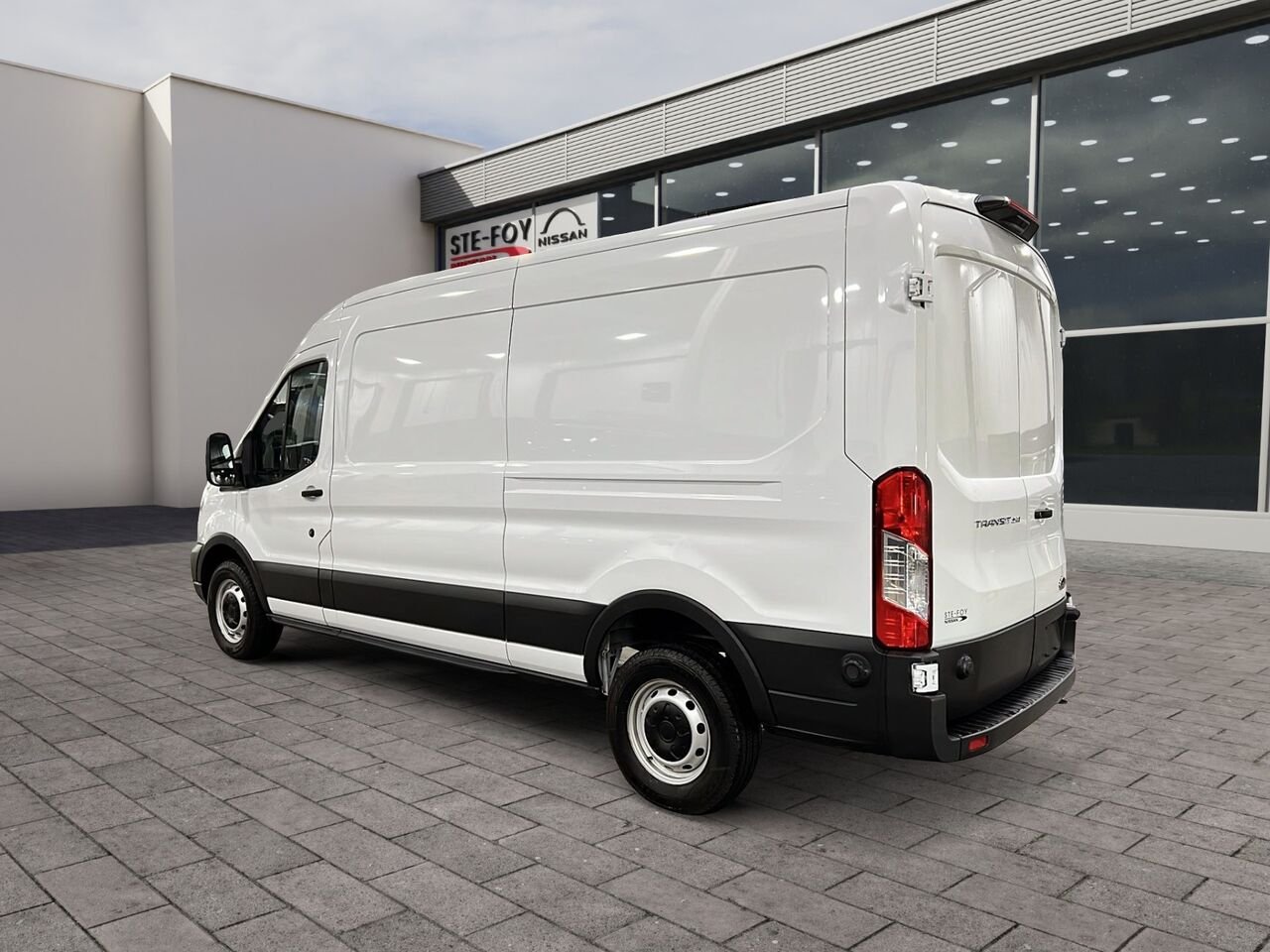 2024 Ford Transit T-250 PA toit moyen 148 po White Québec - photo #3