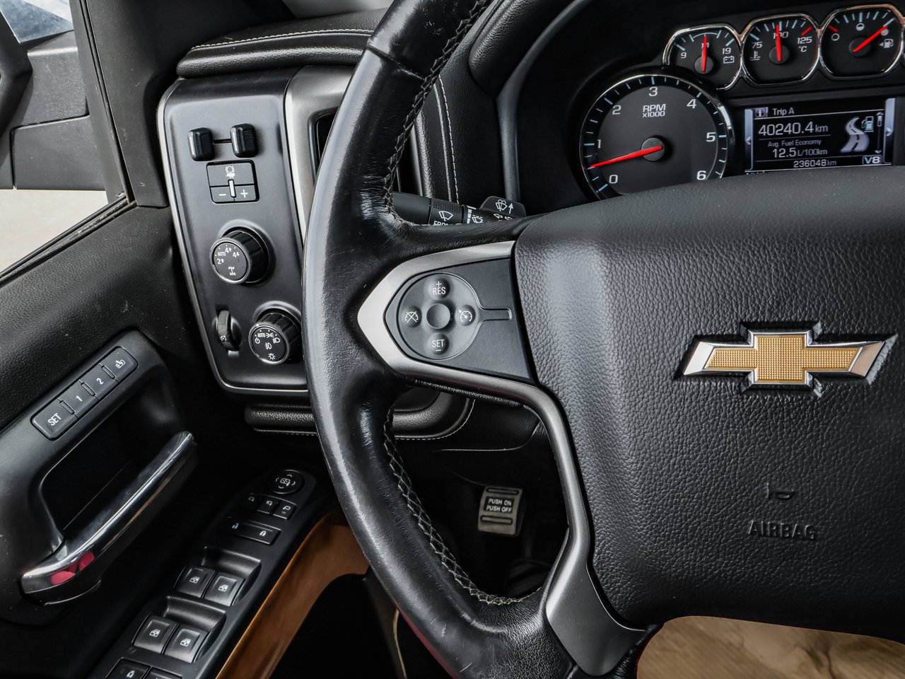 2018 Chevrolet Silverado 1500 4WD Crew Cab 143.5 LTZ w/2LZ Grey Sherwood Park - photo #21
