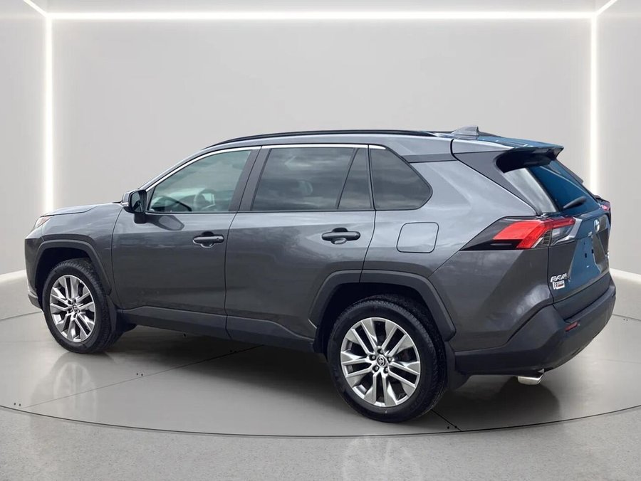 TOYOTA RAV4 XLE 2022 2022 Gris magnétique métallisé