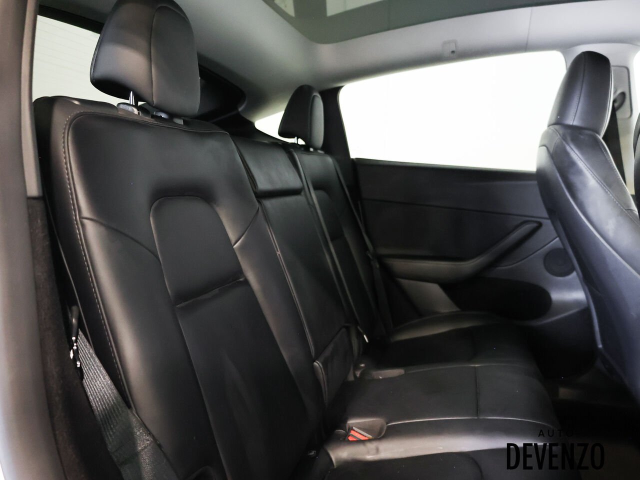 2023 Tesla Model Y White Saint-Eustache - photo #9