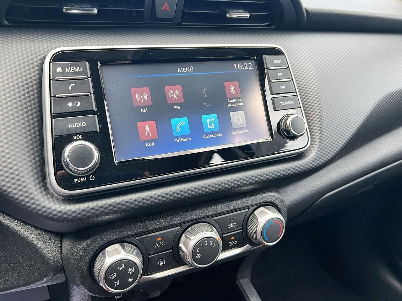 Nissan Kicks S TA 2024 Bleu Québec - photo #16