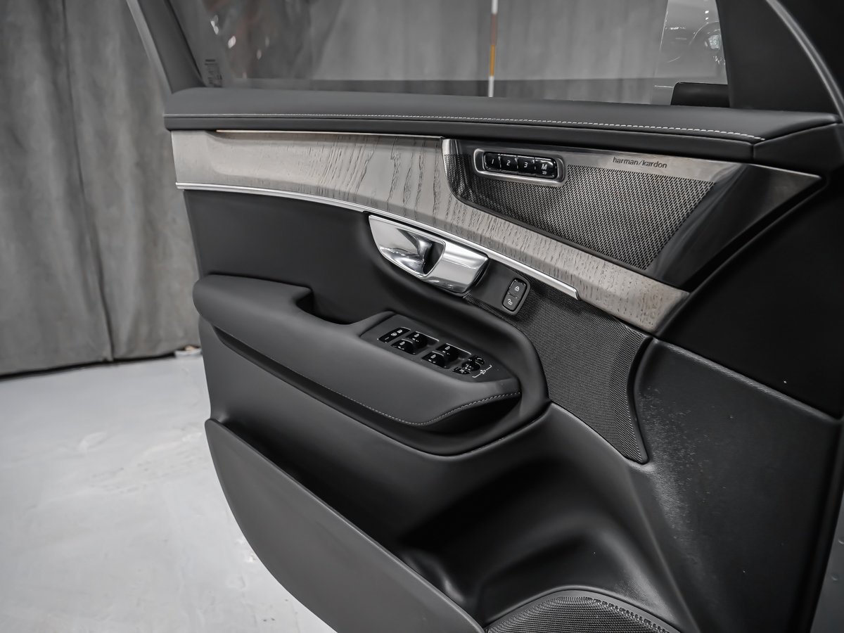 2026 Volvo XC90 B6 ULTRA BRIGHT HARMAN KARDON AFFICH. TÊTE HAUTE Grey Montreal - photo #8