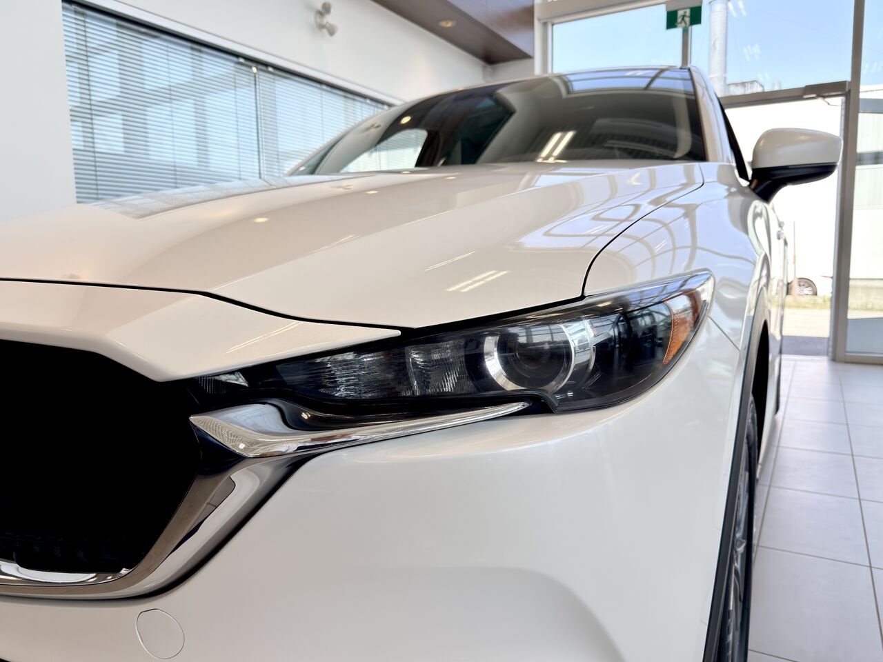 2017 Mazda CX-5 White Notre-Dame-des-Prairies - photo #4