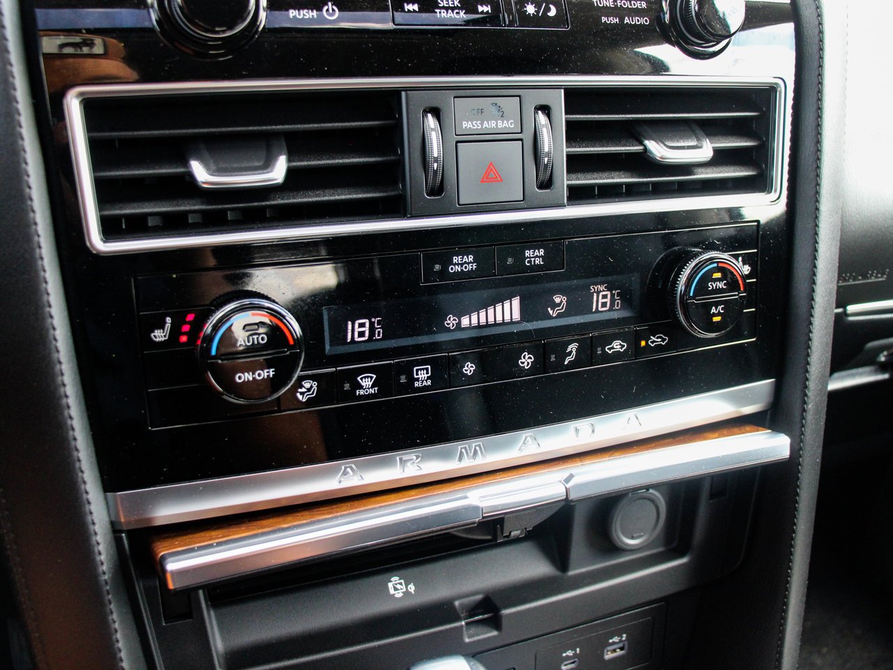 2024 Nissan Armada 4x4 SL White Sherwood Park - photo #25