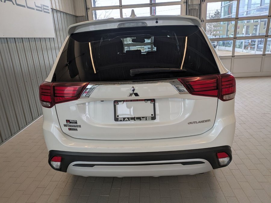 2019 Mitsubishi Outlander GT S-AWC White