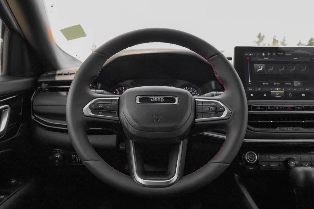 2025 Jeep Compass Trailhawk 4x4 White Sherwood Park - photo #17