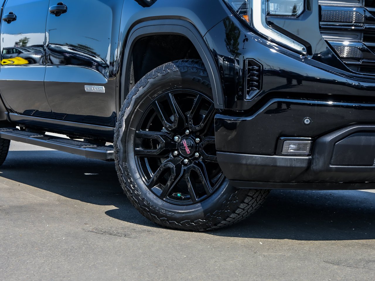 2025 GMC Sierra 1500 4WD Crew Cab 147 Elevation Black Sherwood Park - photo #5