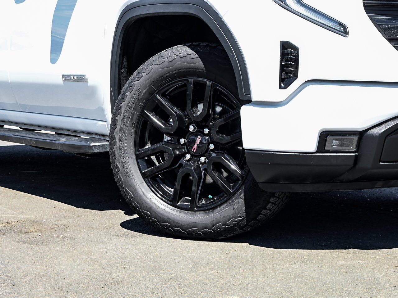2025 GMC Sierra 1500 4WD Crew Cab 147 Elevation White Sherwood Park - photo #4