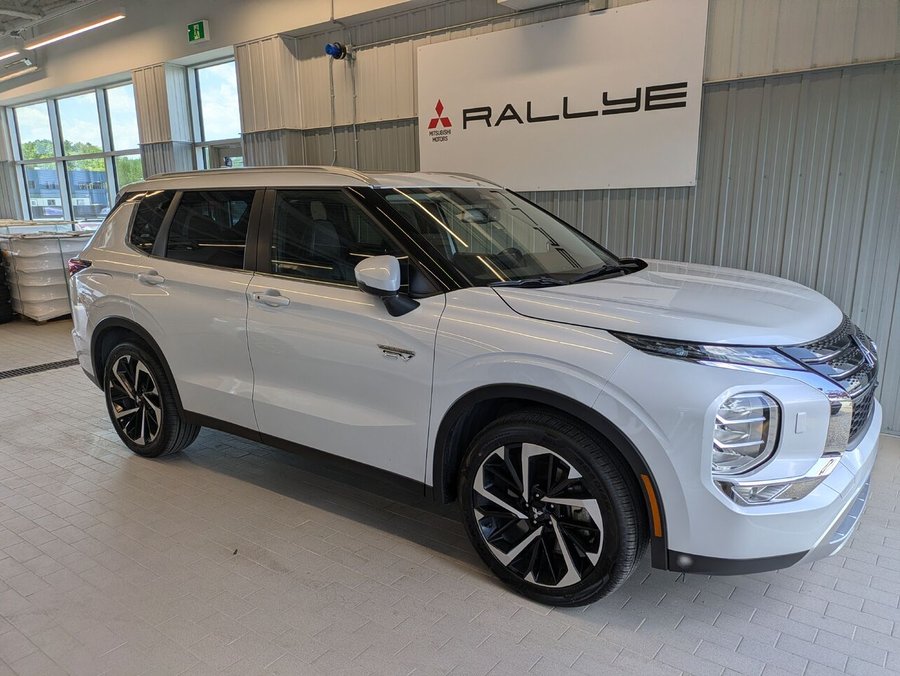 2023 Mitsubishi Outlander Plug-In Hybrid SEL AWD White