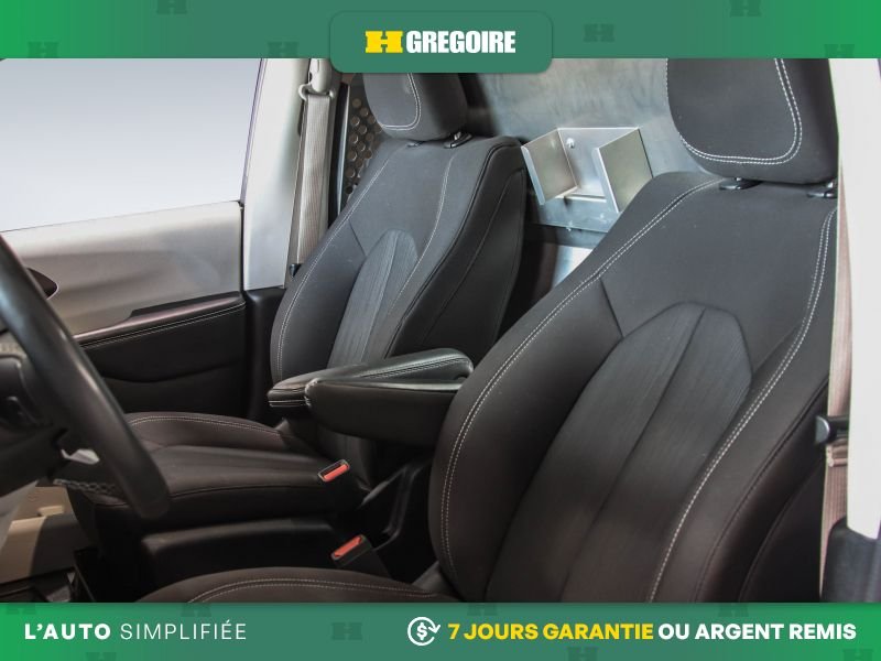 2023 Chrysler Grand Caravan White Laval - photo #19