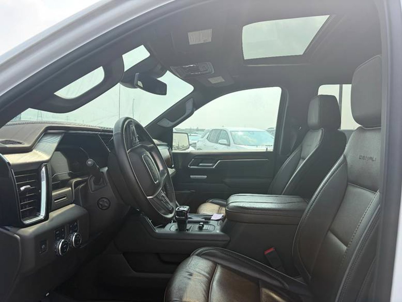 2024 GMC Sierra 1500 4WD Crew Cab 147 Denali White Sherwood Park - photo #5