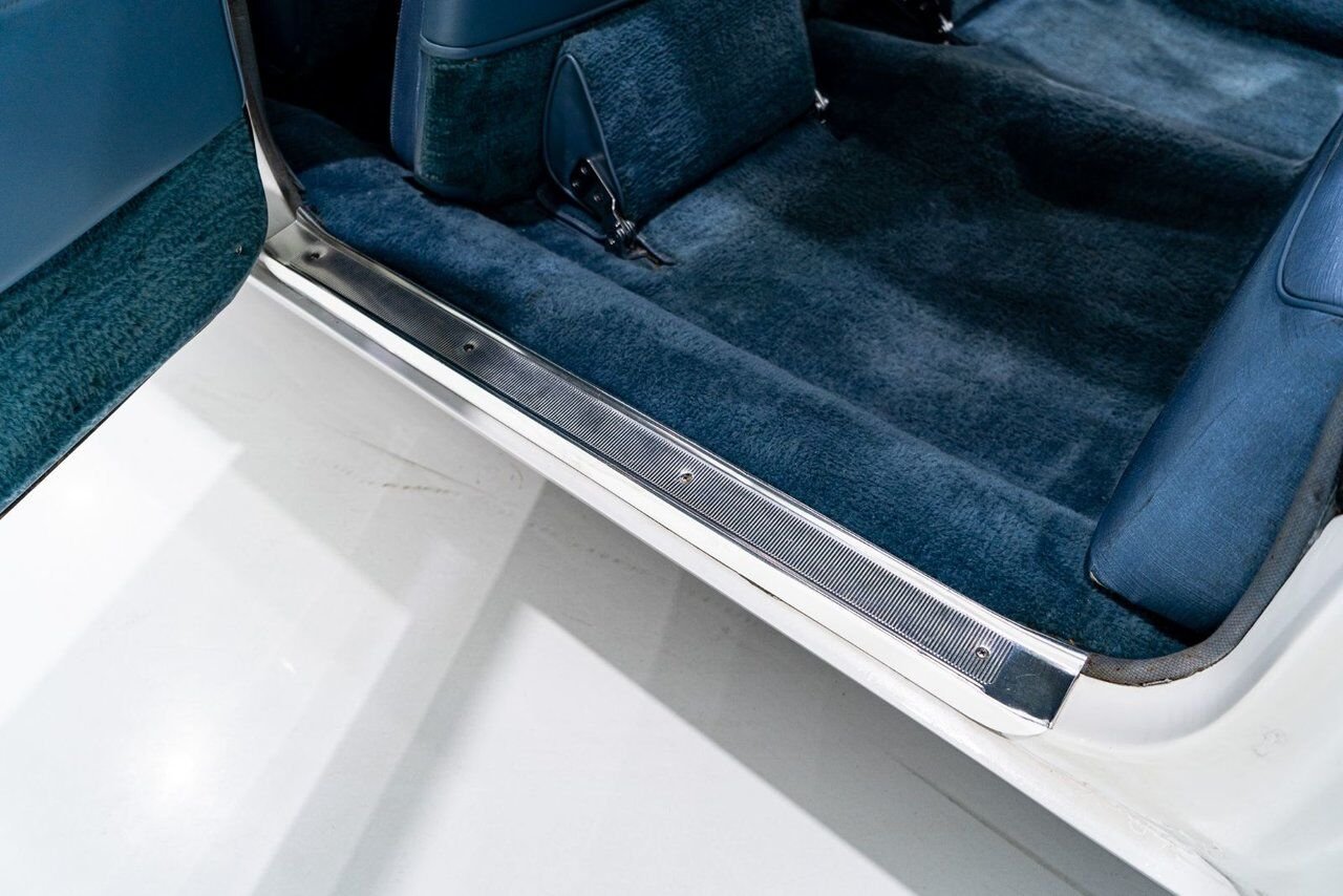 Cadillac Fleetwood **PRICE IN USD** Factory Limo dual AC with only 18,892 miles 1966 Blanc Montréal - photo #63