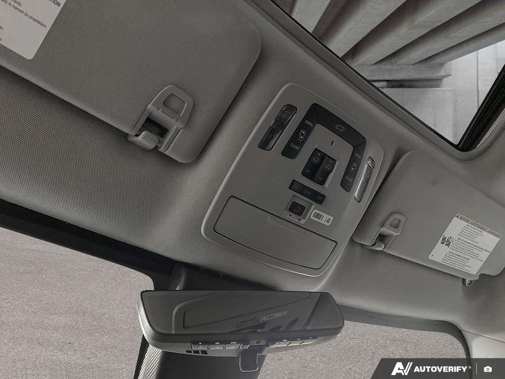 2023 Toyota Sienna 2601822A | Limited Silver Edmonton - photo #19