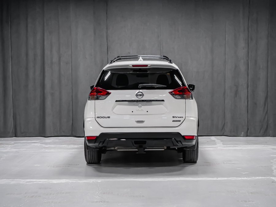 Nissan Rogue SV MIDNIGHT 2 SET DE PNEUS ATTACHE REMORQUE 2018 Blanc