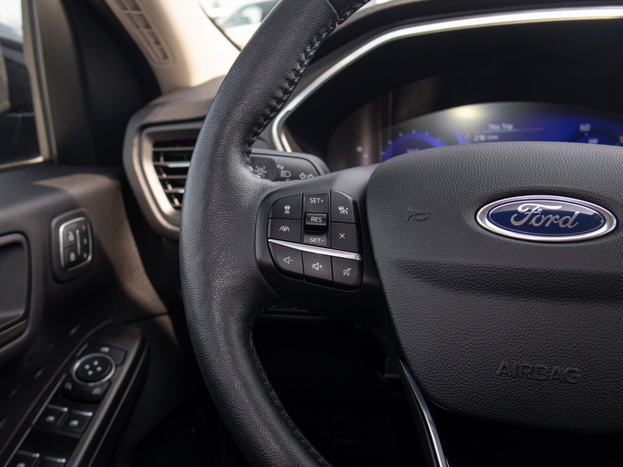 2020 Ford Escape Titanium Hybrid AWD Black Sherwood Park - photo #22