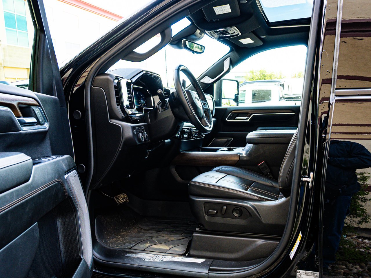 2024 Chevrolet Silverado 3500HD 4WD Crew Cab 159 High Country Black Sherwood Park - photo #16