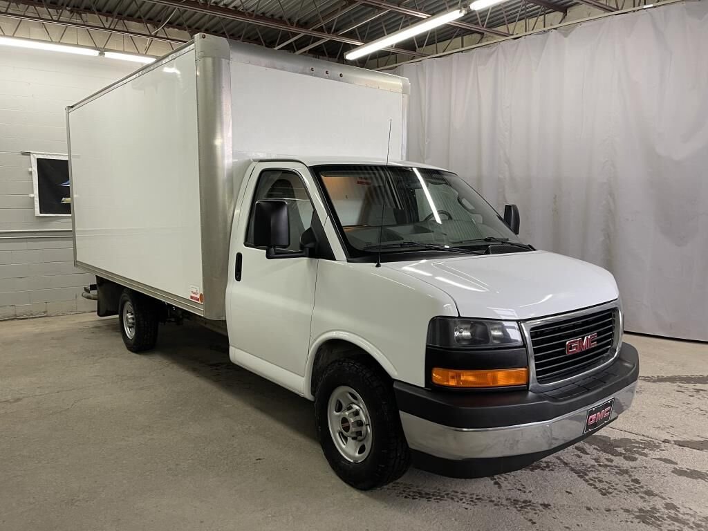 GMC SAVANA FOURGONNETTE TRONQUÉE COMMERCIAL cube 14 pieds 2019 Blanc Rivière-du-Loup - photo #0