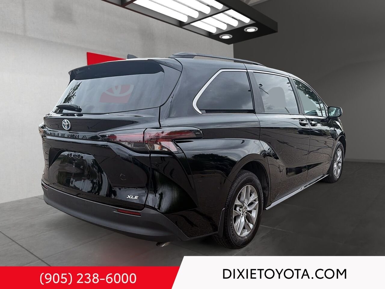 2025 Toyota Sienna Hybrid XLE FWD / CLEAN CARFAX / HEATED SEATS / MOONROOF / ALLOY WHEELS / CARPLAY AND ANDROID AUTO Black Mississauga - photo #3