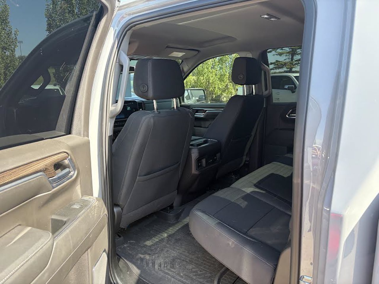 2024 Chevrolet Silverado 1500 4WD Crew Cab 147 LT Trail Boss Grey Sherwood Park - photo #5