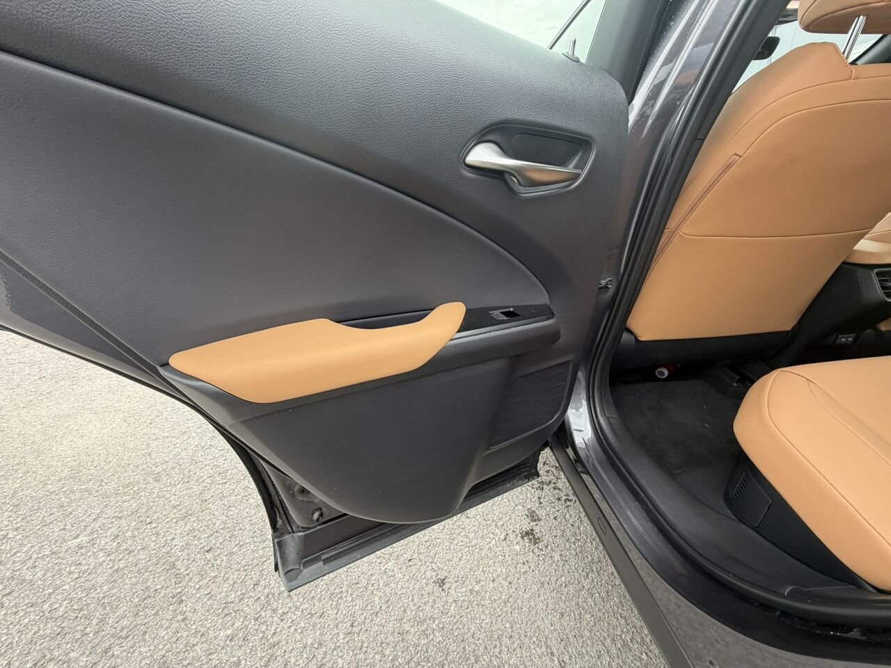 2025 Lexus UX UX 300h CAWD Beige Laval - photo #18