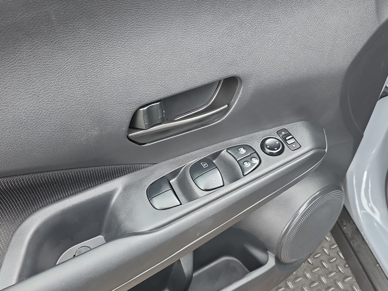 2024 Nissan Kicks S TA, commande audio au volant, bluetooth White Val-David - photo #16