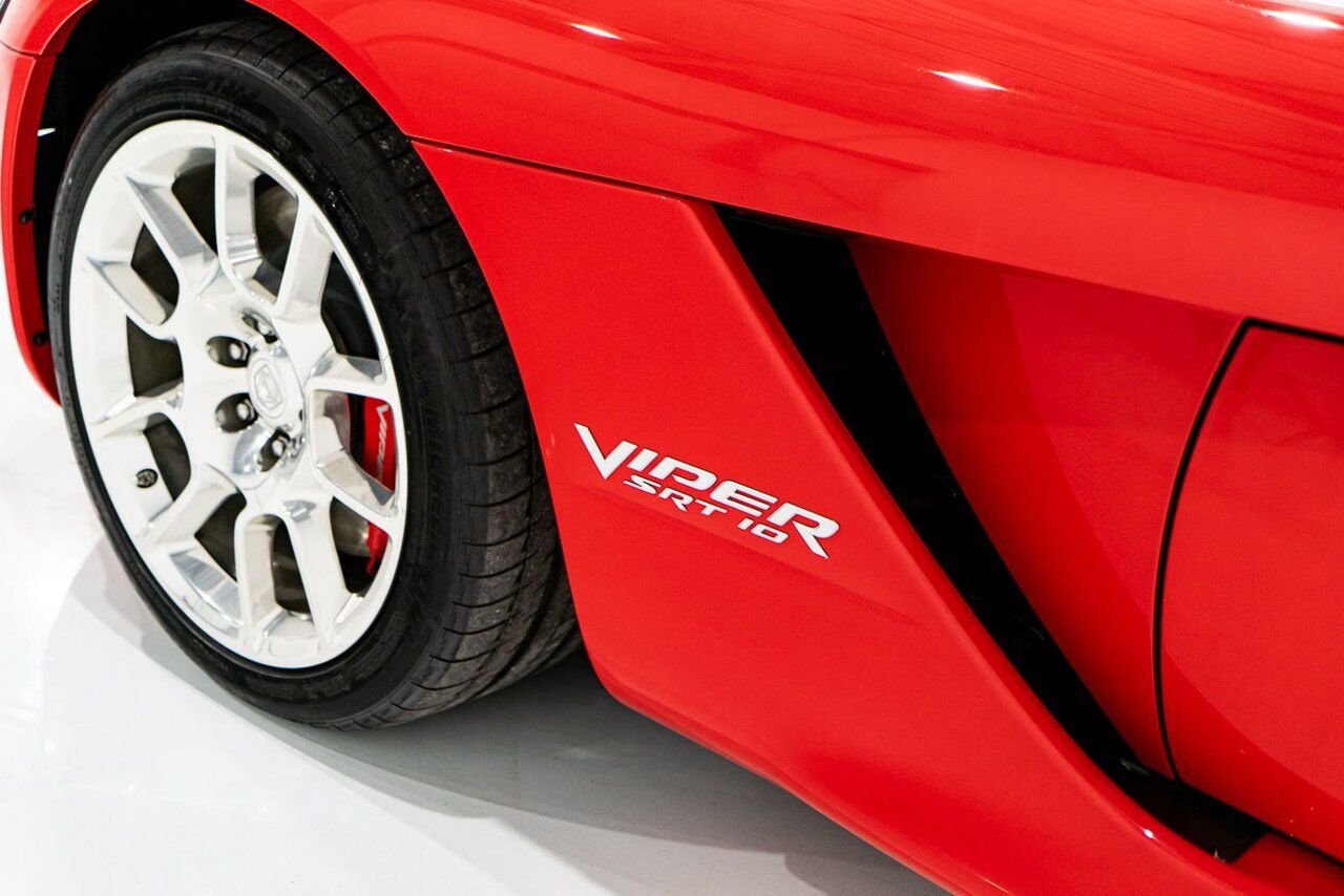Dodge Viper Clean Title With Only 2,063 km (1,282 Miles) From New 2008 Rouge Montréal - photo #64