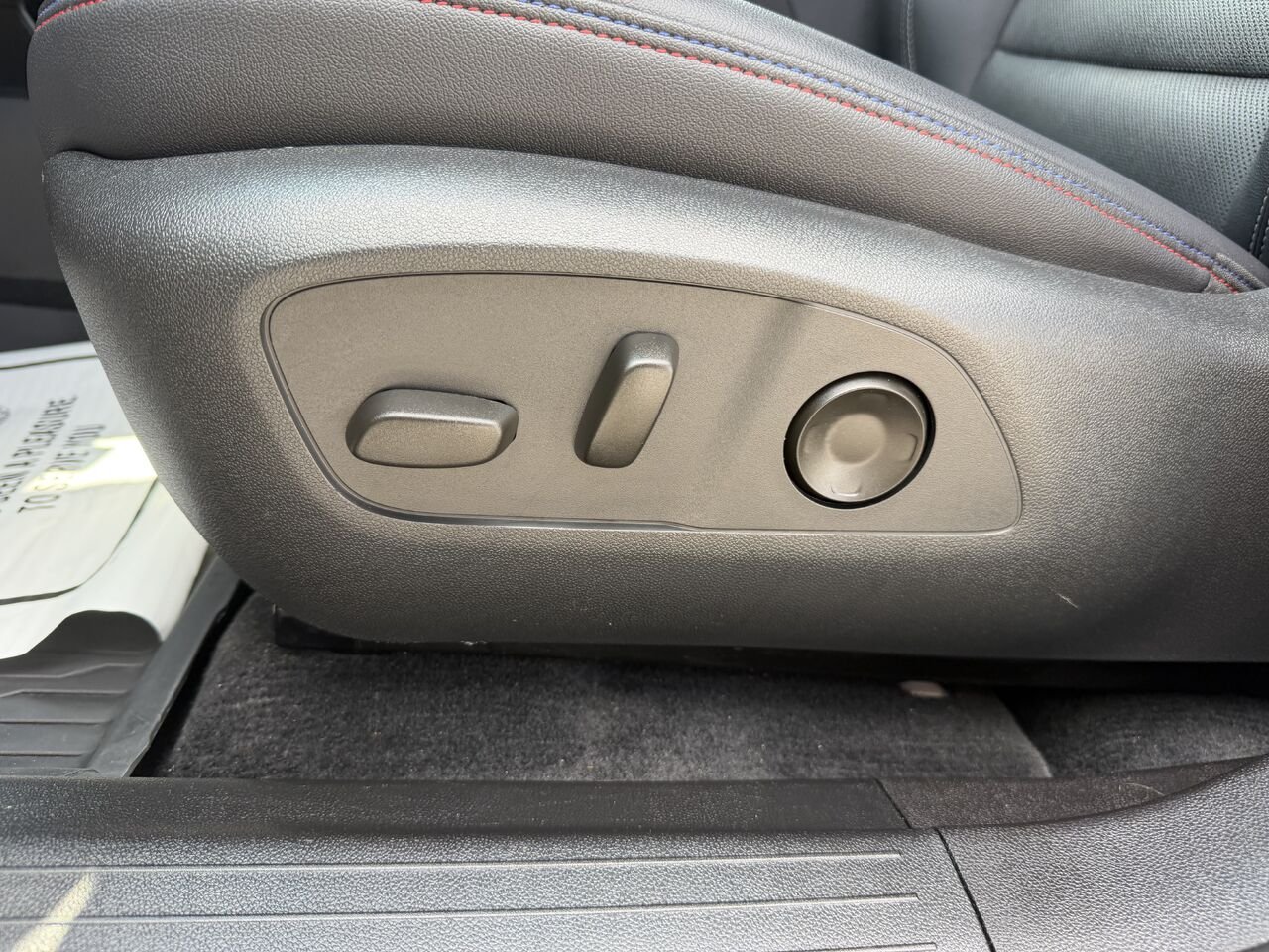 2024 Chevrolet Equinox EV 2RS Grey Laval - photo #12