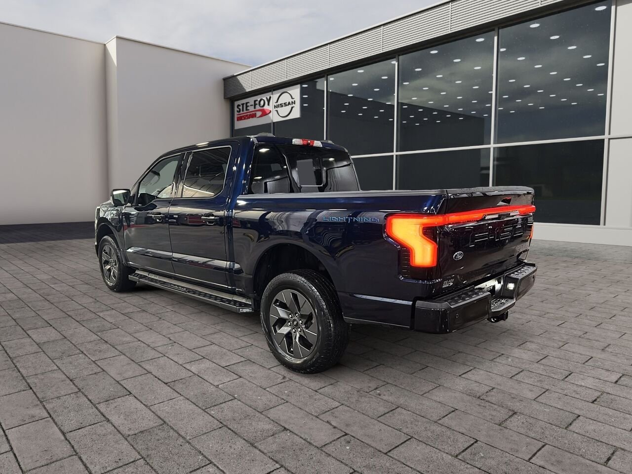 2023 Ford F-150 Lightning GROUPE 510 A, standard range Blue Québec - photo #3