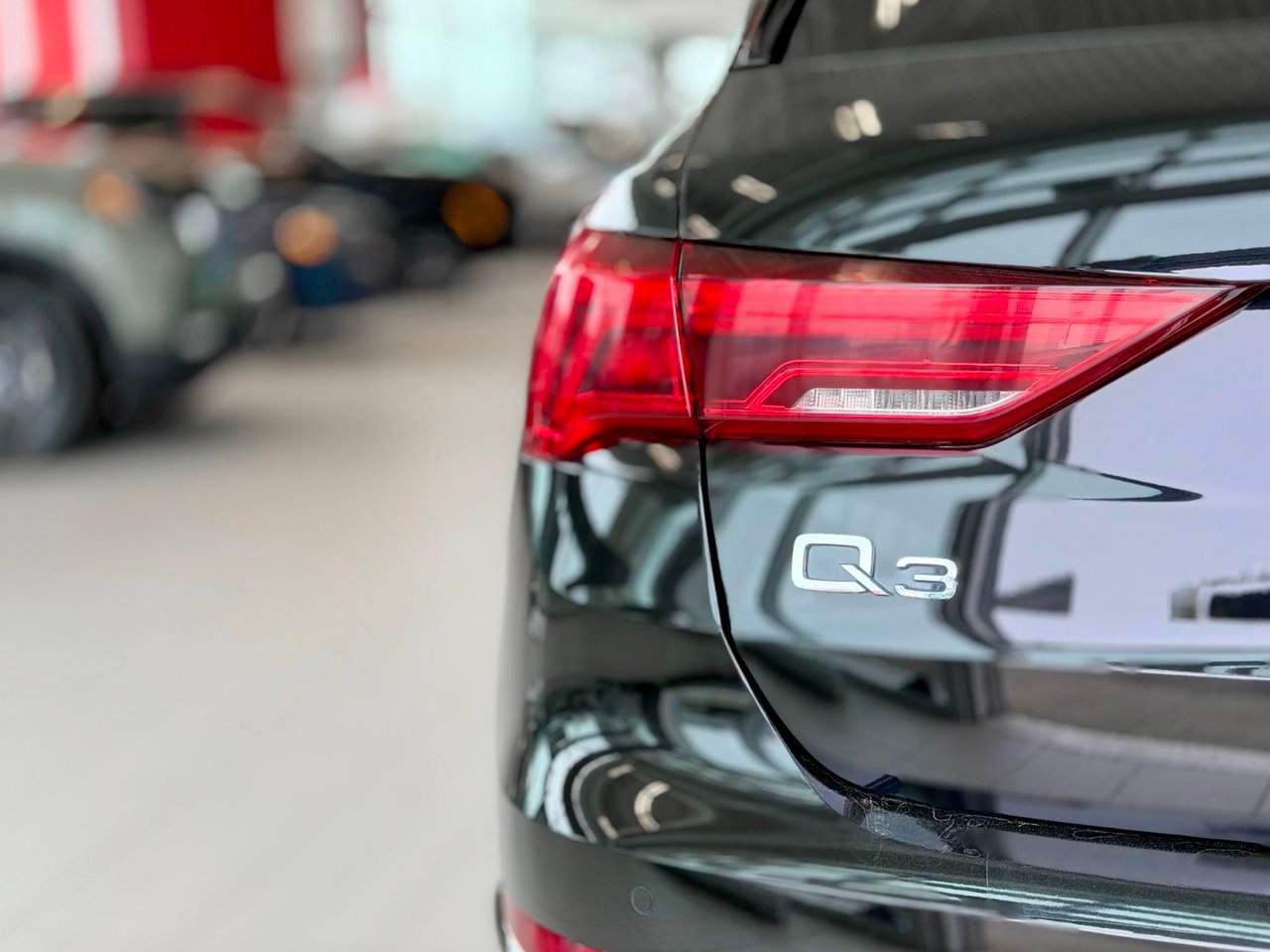 2023 Audi Q3 Black Notre-Dame-des-Prairies - photo #13