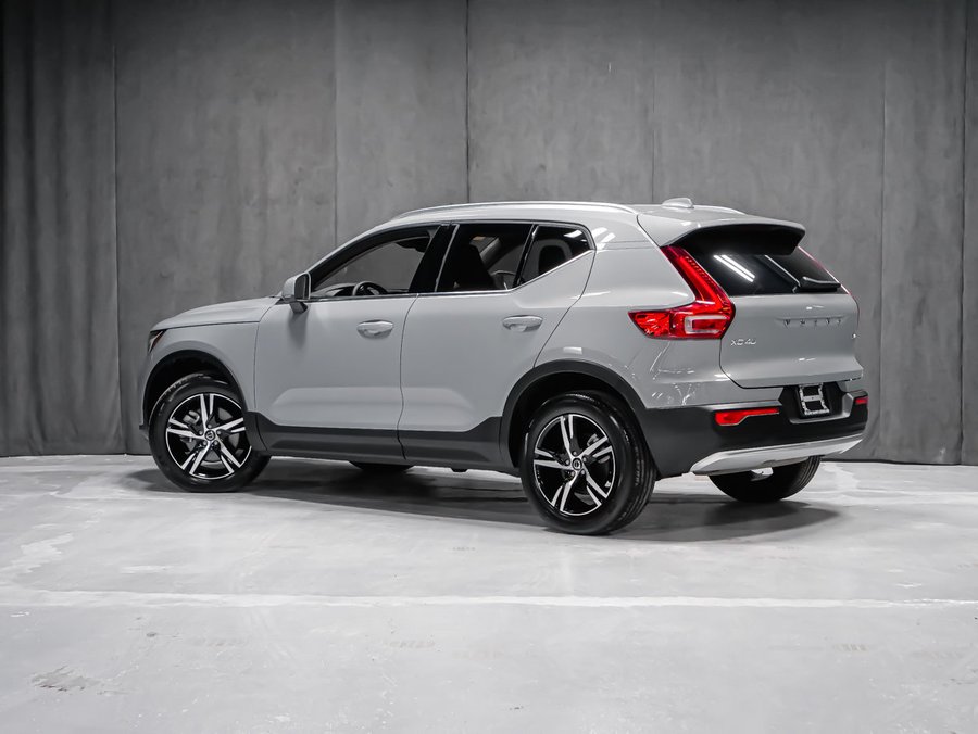 2025 Volvo XC40 B5 CORE BRIGHT CLIMATE Grey