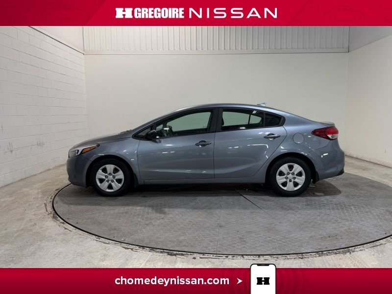 2017 Kia Forte Grey Laval - photo #4