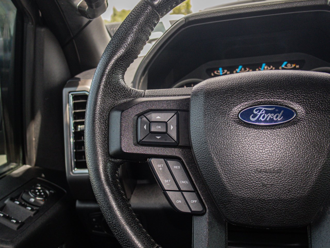 2016 Ford F-150 4WD SuperCrew 145 XLT Black Sherwood Park - photo #20