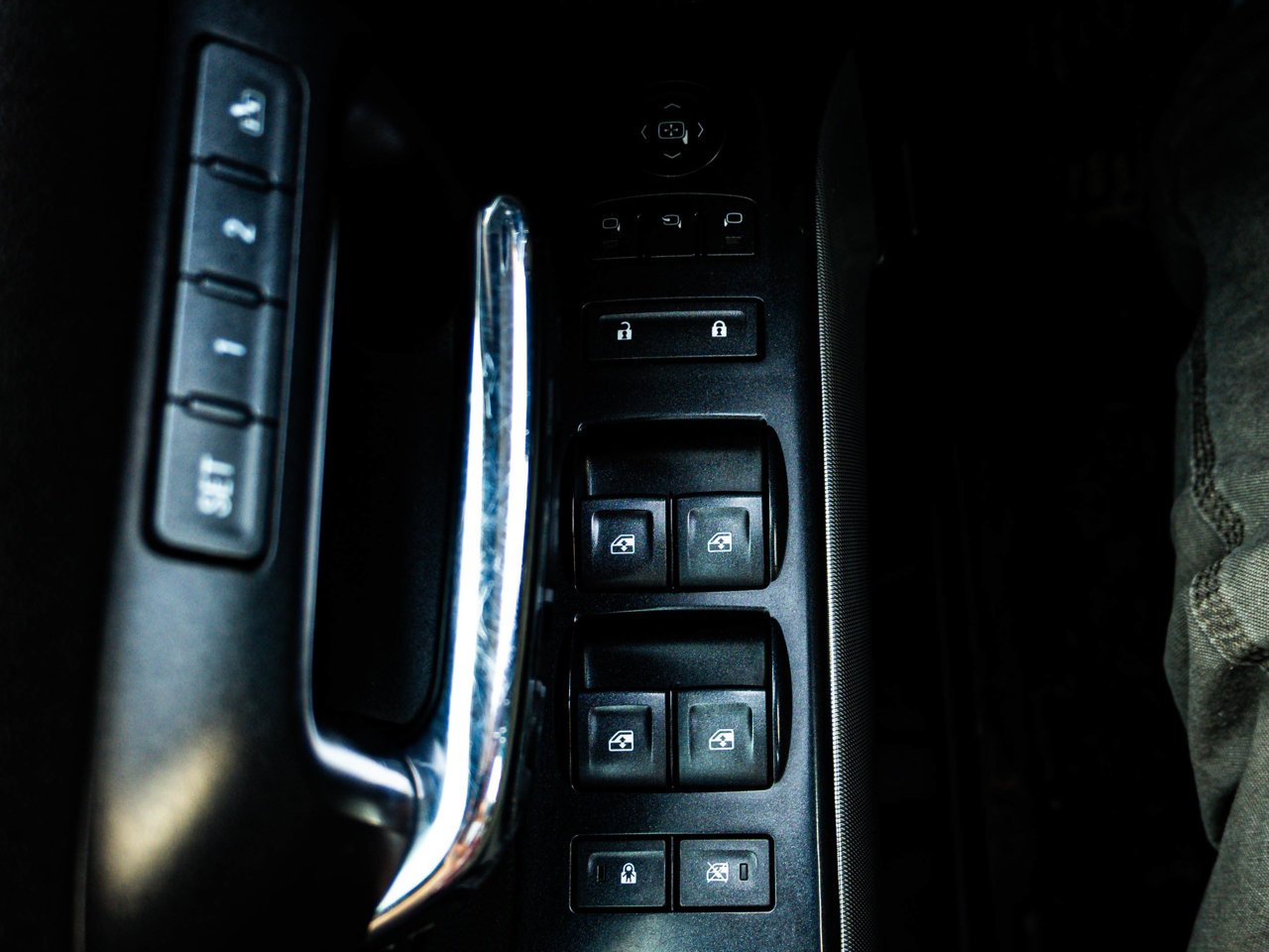 2018 Chevrolet Silverado 1500 4WD Crew Cab 143.5 LTZ w/2LZ Black Sherwood Park - photo #16