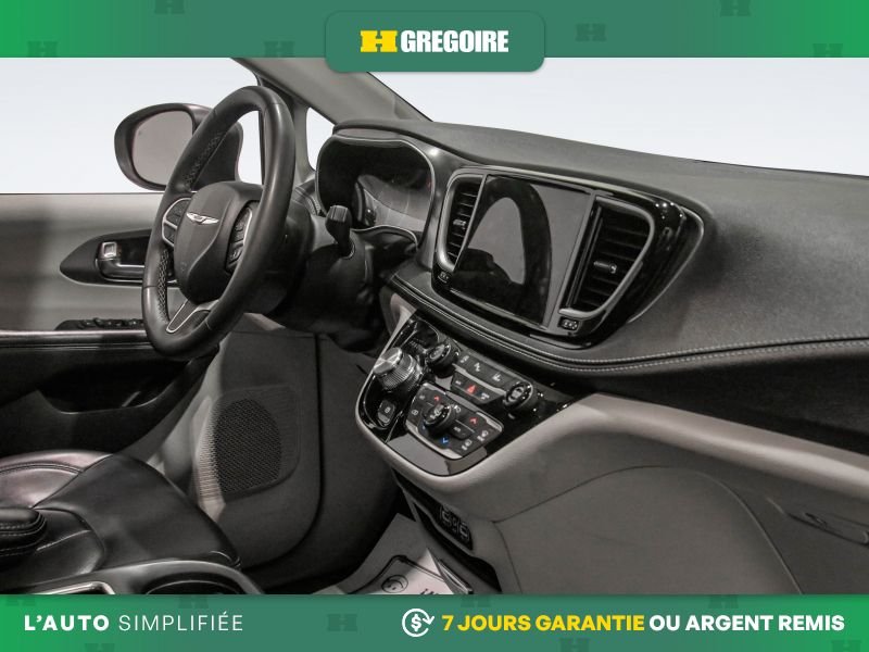 2023 Chrysler Pacifica Black Saint-Eustache - photo #30