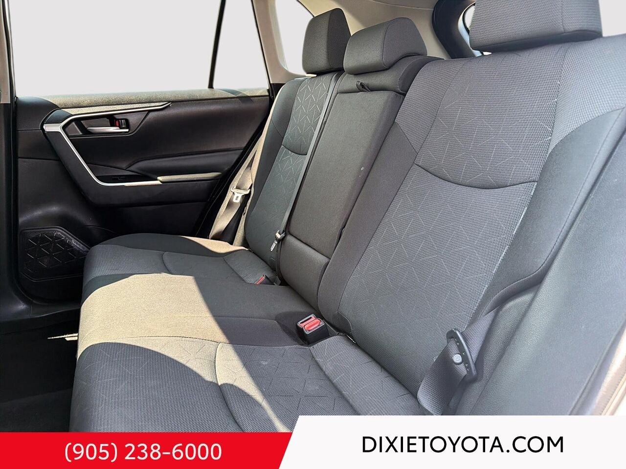 2024 Toyota RAV4 Hybrid XLE AWD / CLEAN CARFAX / HEATED SEATS / MOONROOF / ALLOY WHEELS / CARPLAY AND ANDROID AUTO Mississauga - photo #19
