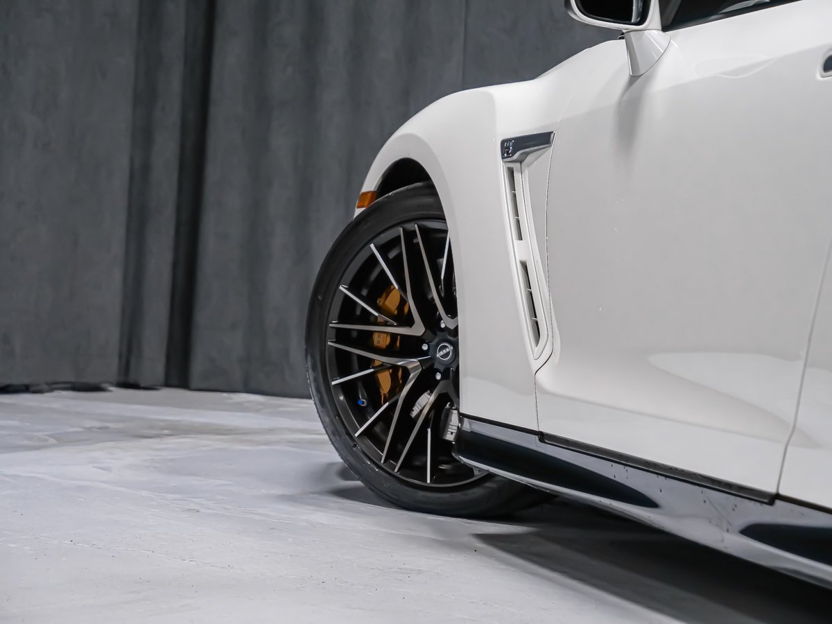 2023 Nissan GT-R PREMIUM White Montreal - photo #10