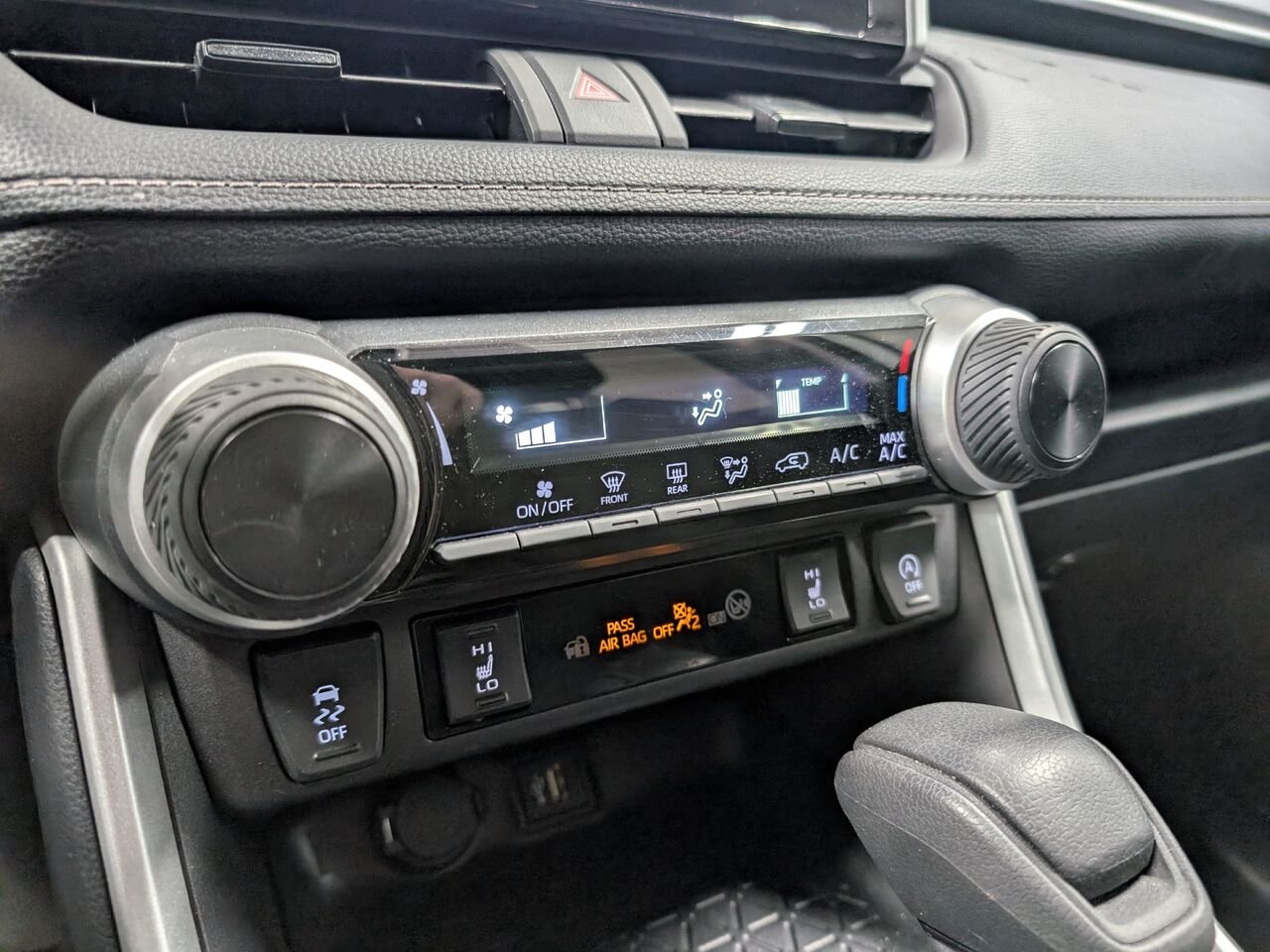 Toyota RAV4 LE/SIÈGES CHAUFFANTS/CAMÉRA DE RECUL/BLUETOOTH/AC/ 2025 Blanc Sherbrooke - photo #18