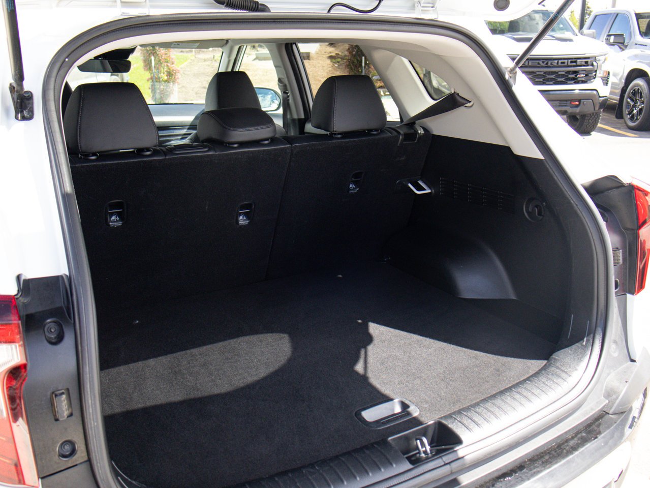 2025 Kia Seltos EX AWD White Sherwood Park - photo #9